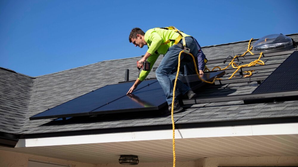 L’impact de l’utilisation des énergies fossiles sur le changement climatique n’est plus à prouver. S’ajoutent à cela un coût croissant et prohibitif, la raréfaction des ressources, notamment des énergies fossiles, ainsi que des risques de pénuries d’approvisionnement liés aux tensions géo-politiques mondiales. Autant de raisons de limiter sa consommation et de transiter vers les énergies renouvelables. Dans cet article, nous allons explorer comment votre entreprise peut tirer parti de cette transition énergétique pour prospérer tout en contribuant à un avenir plus durable. Le World Impact Summit est un événement éco-responsable sur la transition écologique à Bordeaux en Nouvelle-Aquitaine.